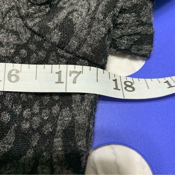 LOFT Black & Gray Embossed Floral Skater Dress Size 6 #895 - Picture 6 of 7